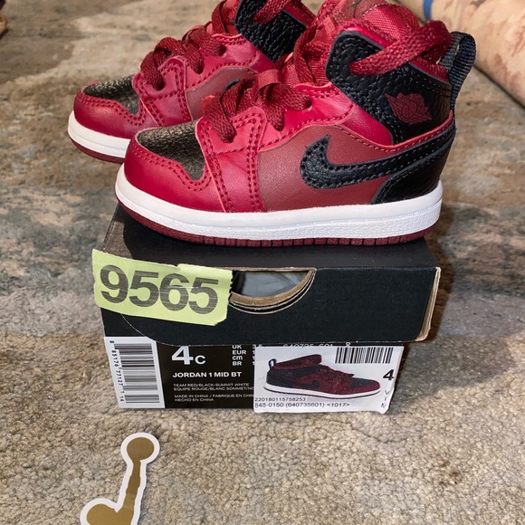 Jordan 1 Mid Toddler Size 4C - Picture 1 of 4